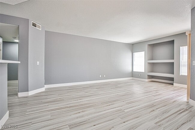 Building Photo - 5125 W Reno Ave