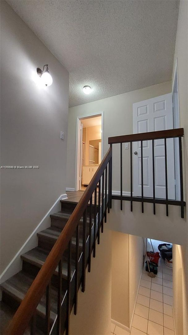 Building Photo - 4226 Landar Dr