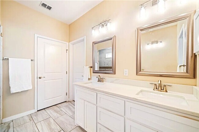 Building Photo - 4BR/3BA in Southside