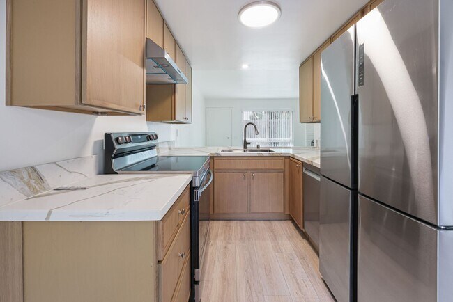 Building Photo - Updated 2 Bed 1.5 Bath Apt. in Coronado