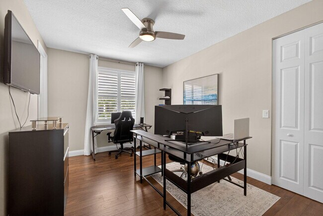 Building Photo - 9225 Delemar Ct
