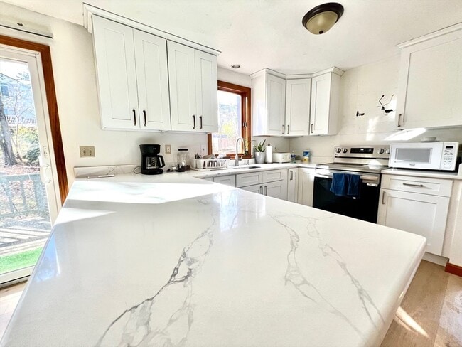 Building Photo - 188 Fernwood Dr