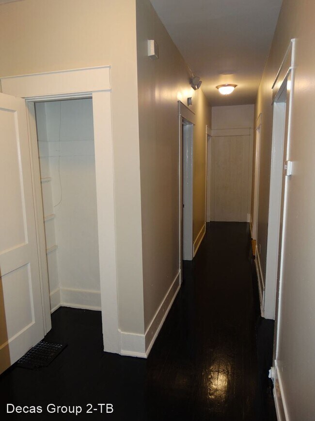Building Photo - 3 br, 1.5 bath House - 650 Maple St
