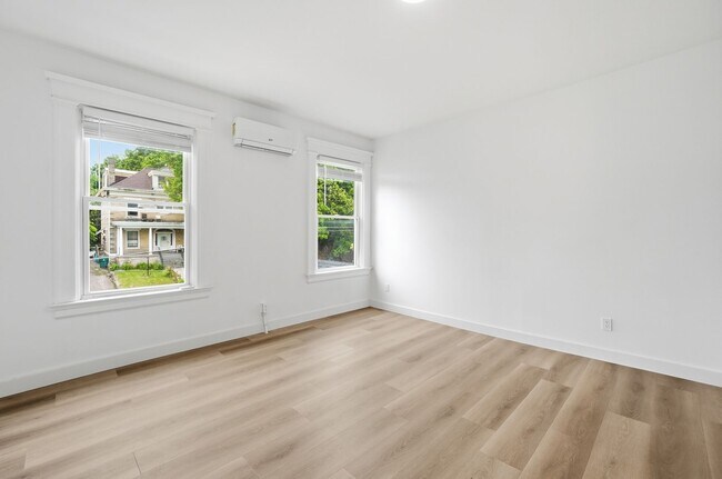 Building Photo - 568 Hale Ave