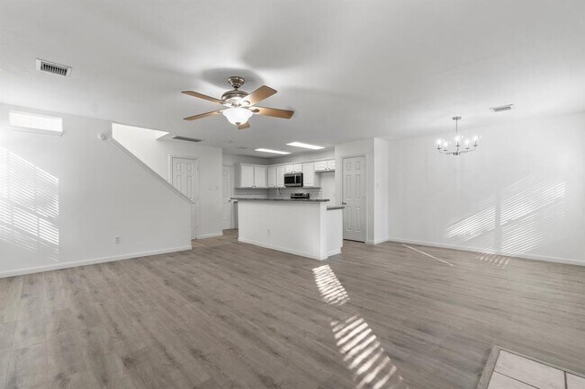 Building Photo - 122 S Walden Elms Cir