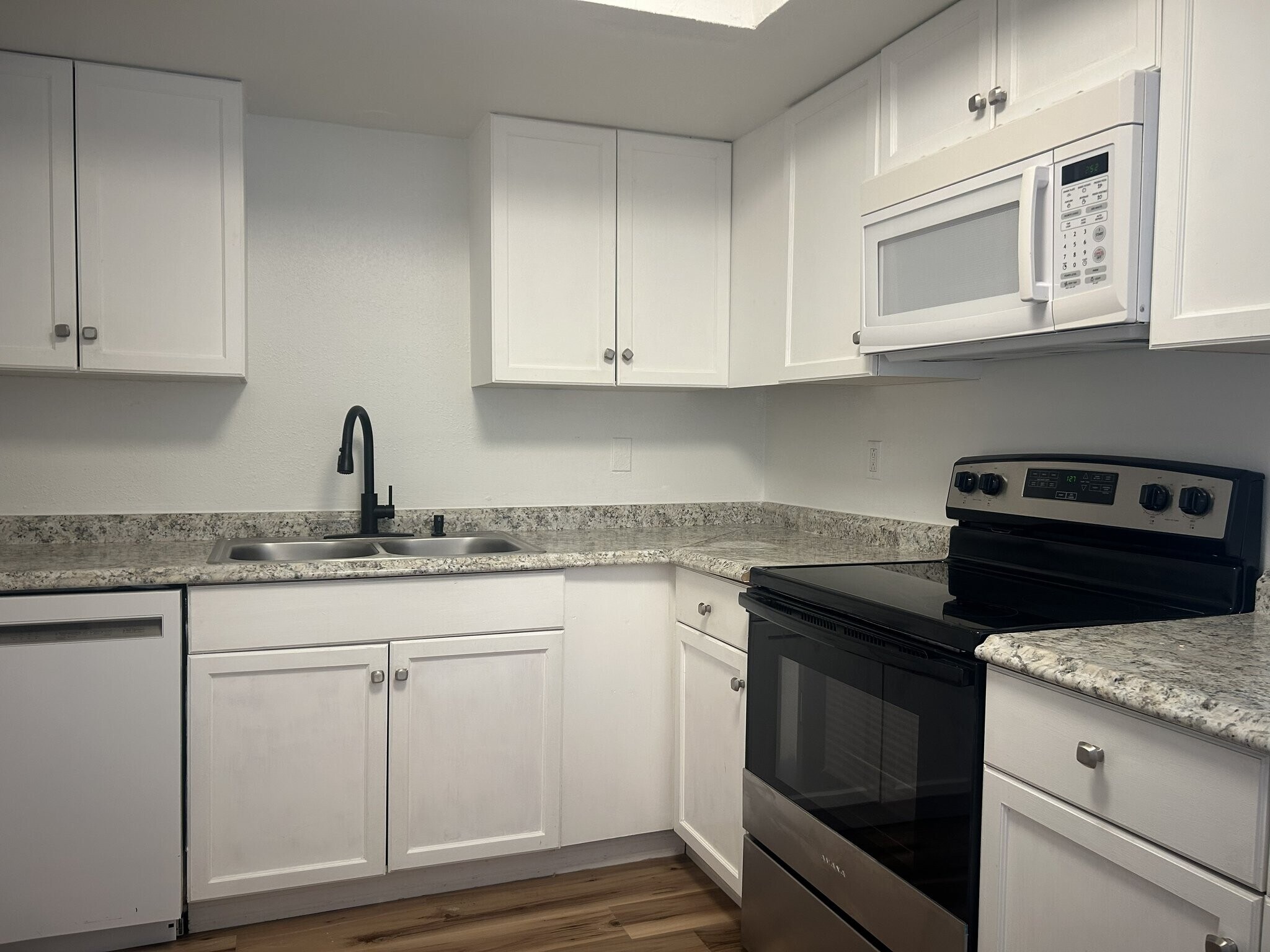 Building Photo - 411 Banana Cay Dr
