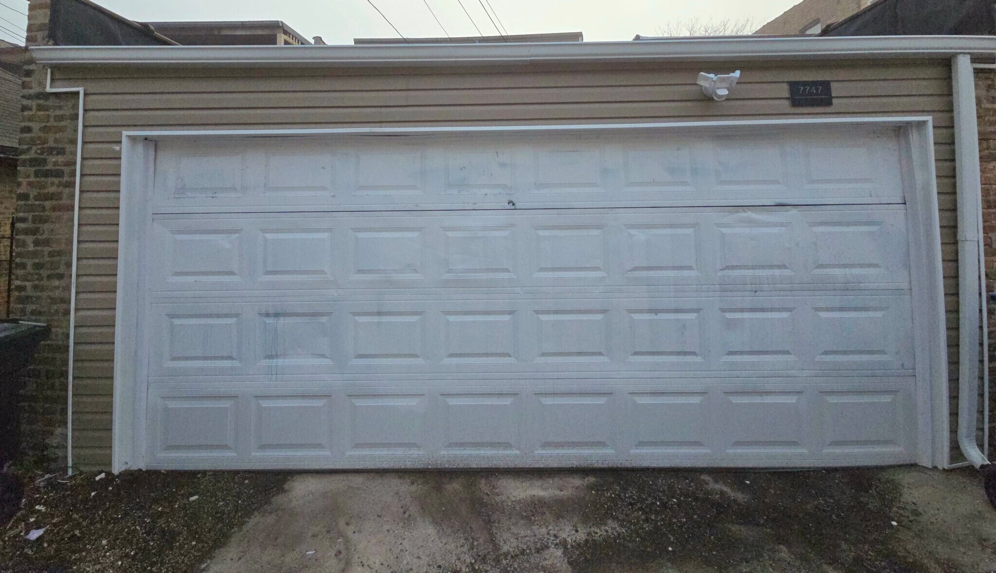 Building Photo - 7747 S Cornell Ave