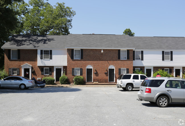 Building Photo - Hilltop Apartments