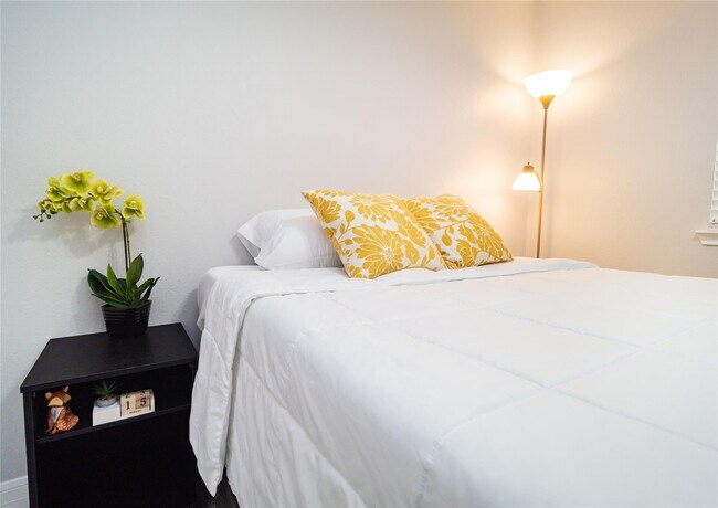 Building Photo - 13414 Creek Springs Dr