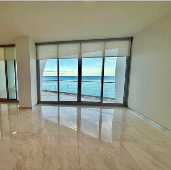 Building Photo - 16901 Collins Ave