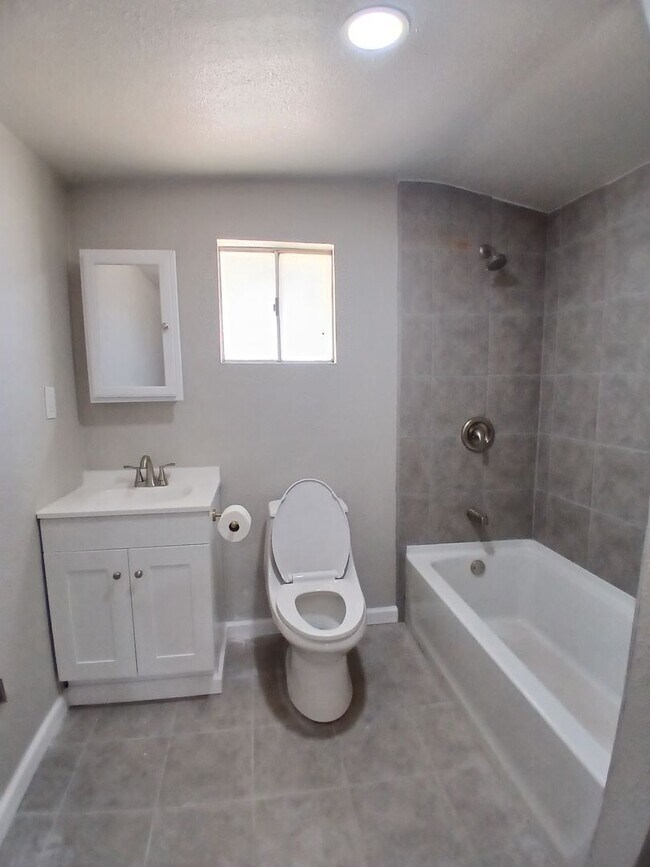 Building Photo - Charming Renovated 3-Bedroom Home for Rent