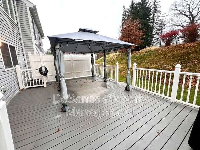 Building Photo - 945 Montclair Dr