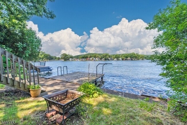 Building Photo - 21 E Shore Rd