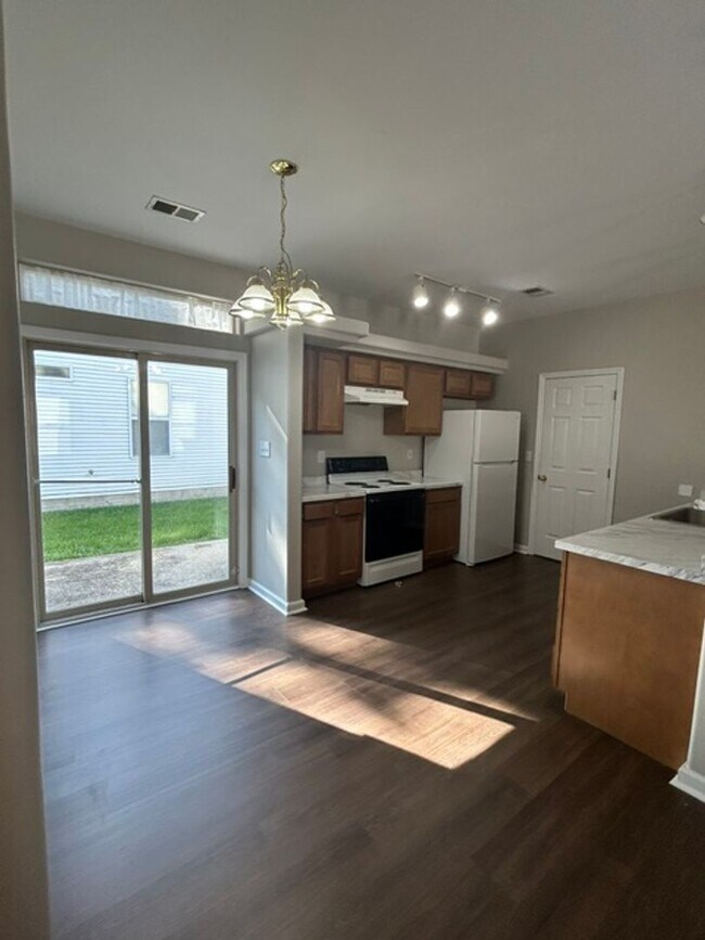 Building Photo - Beautiful Ranch home in Masterson Station                260615