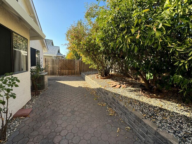 Building Photo - 1310 Puebla Way