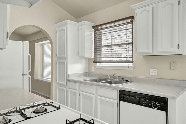 Building Photo - Eastside 2 Bedroom 2 Bath