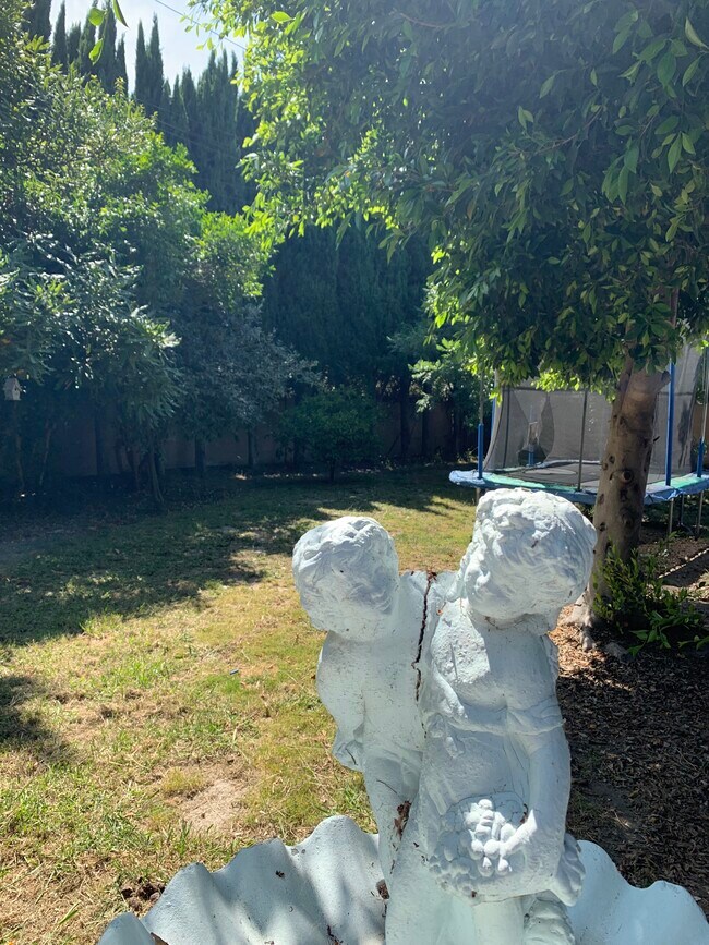 Building Photo - 2751 Tigertail Dr