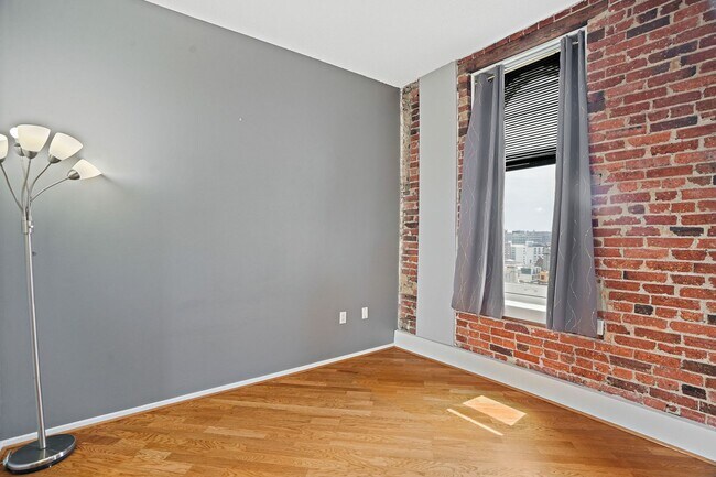 Building Photo - 1615 Q St NW
