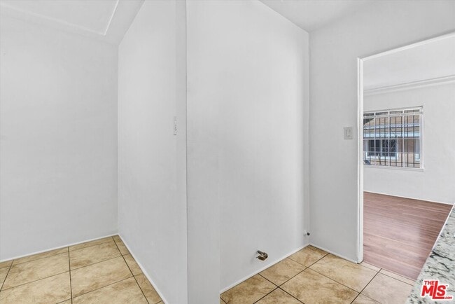 Building Photo - 820 S Grevillea Ave