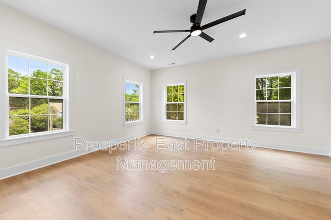 Building Photo - 3420 Tappan Pl