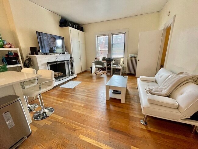Building Photo - 337 Beacon St