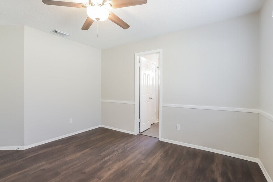 Building Photo - 10318 Bushy Creek Dr