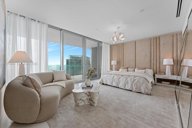 Building Photo - 300 Biscayne Blvd Way