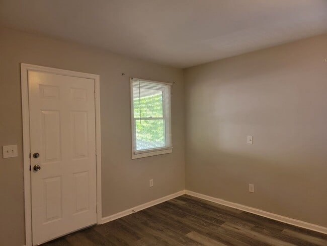 Building Photo - Homes in this area lease quickly — schedule your tour before it’s gone