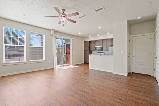 Building Photo - Beautiful Home in Garden City!
