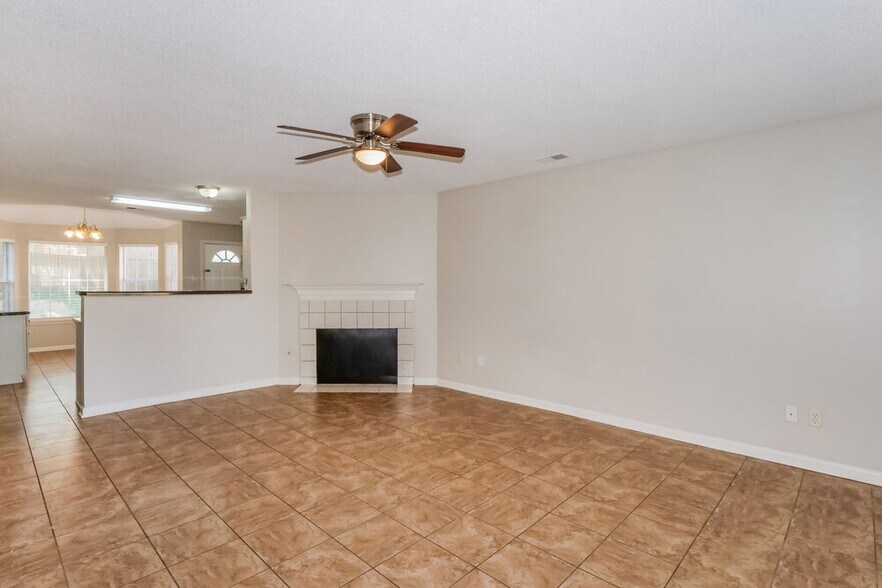 Building Photo - 40 Center Oak Dr