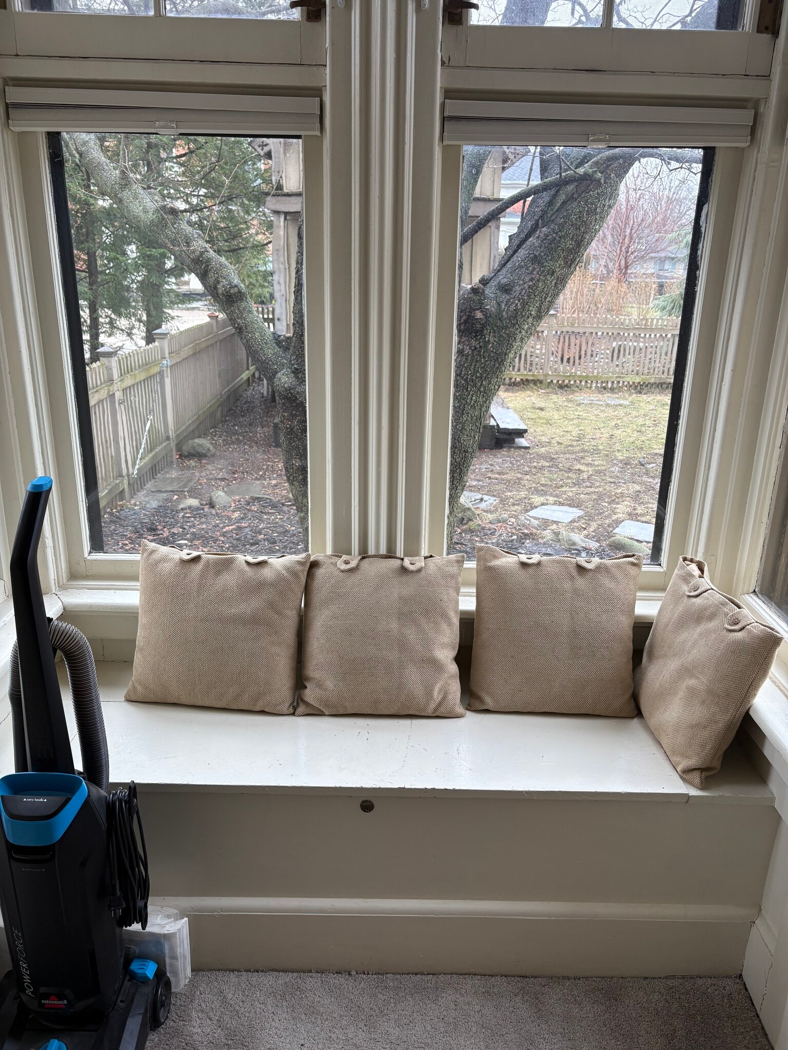 Great seating - 311 N Grand St