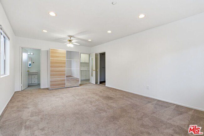 Building Photo - 12811 Cumpston St