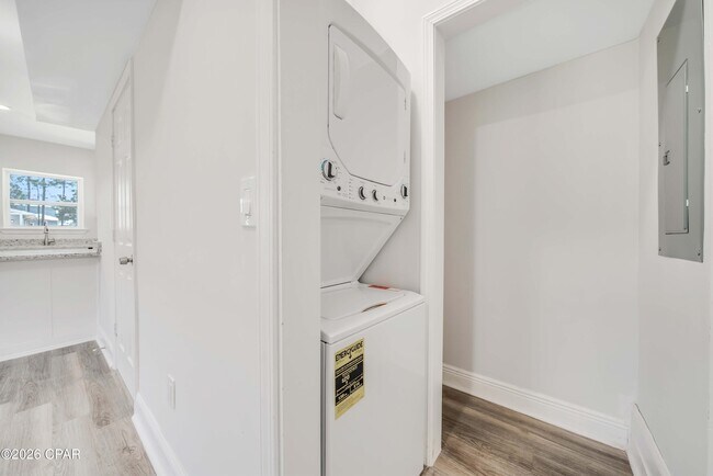 Building Photo - 3904 Ocean View Dr