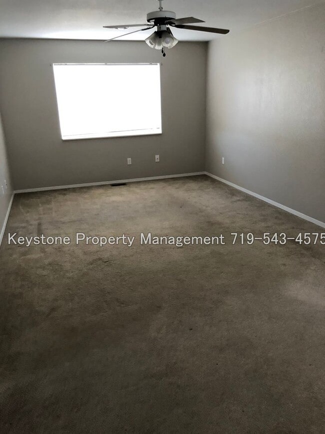 Building Photo - 486 W Bellflower Dr