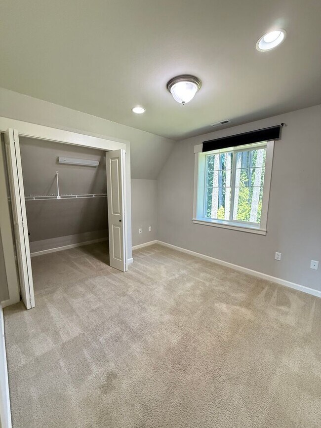 Building Photo - Spacious 3BR + Bonus Timber Creek Home for...