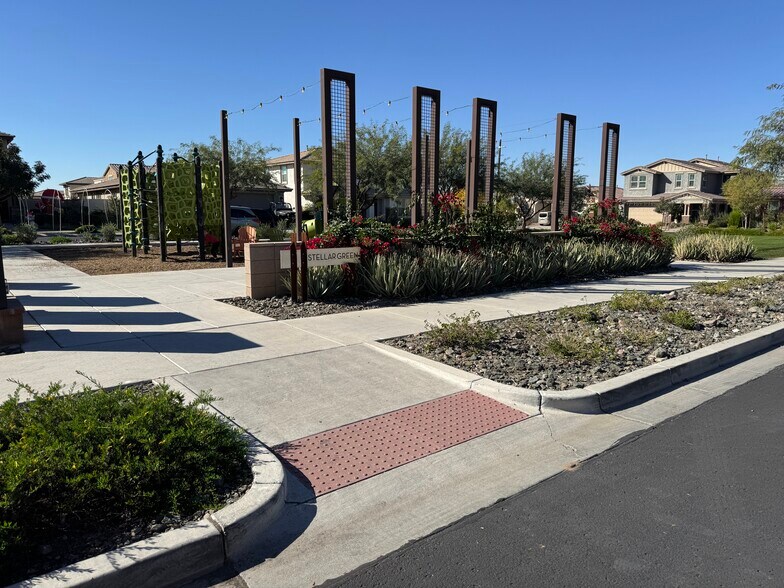 Building Photo - 9431 E Static Ave