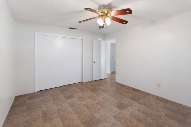 Building Photo - 4559 33rd Ave N