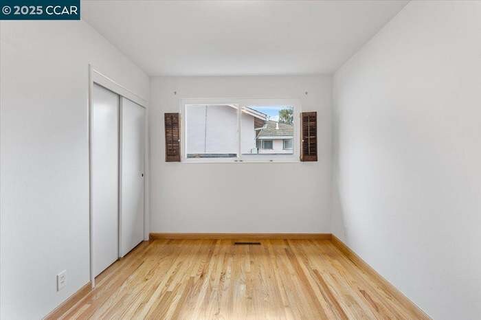 Building Photo - 987 Vía Bregani