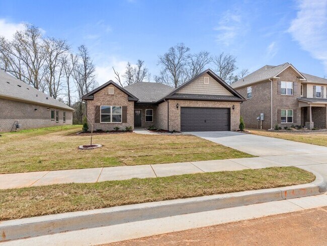 Building Photo - 210 Saddle St