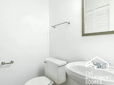 Building Photo - 744 W Gordon Terrace