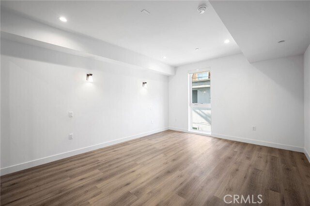 Building Photo - 10657 Moorpark St