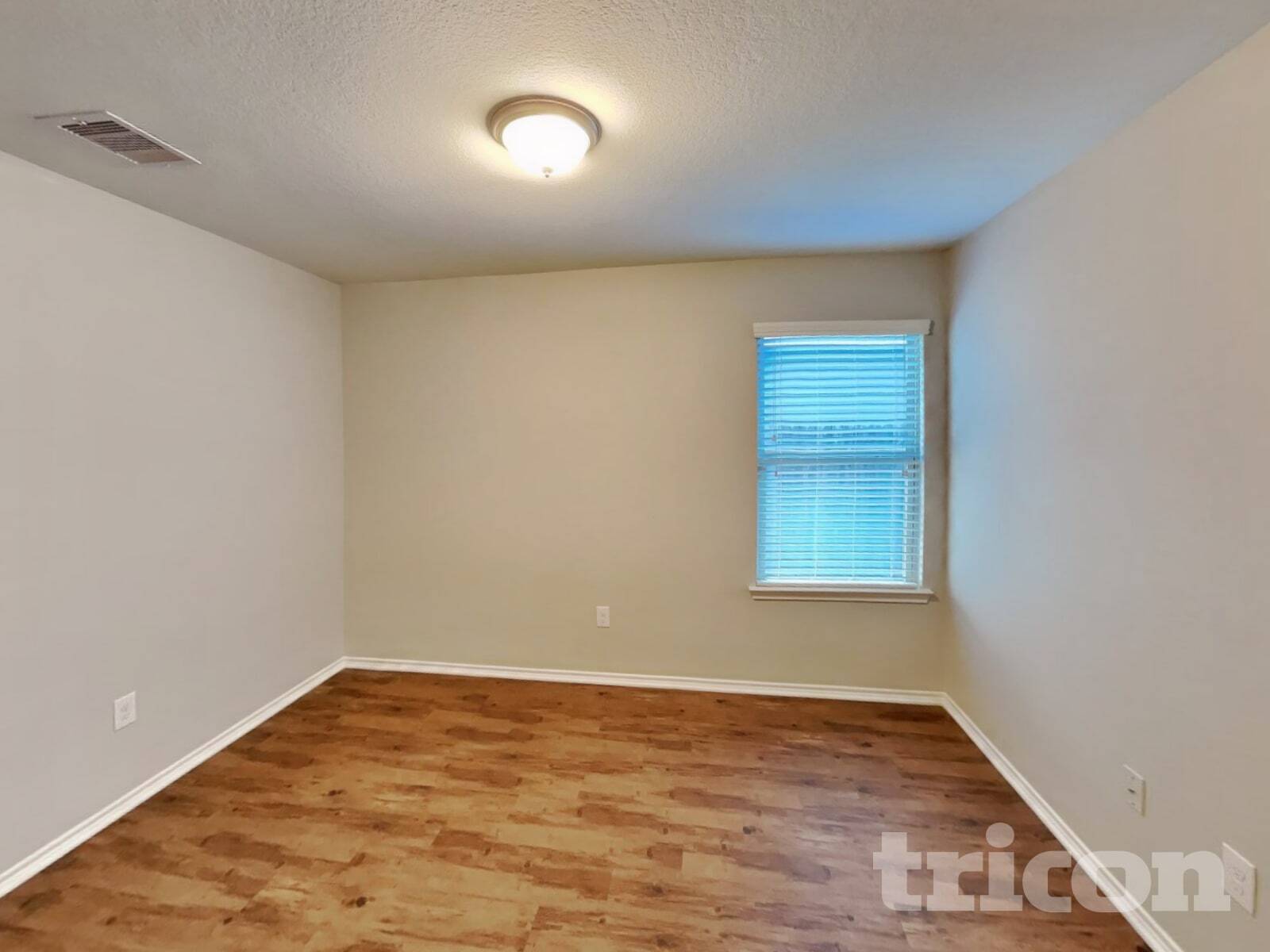 Building Photo - 1937 Briar Grove Dr