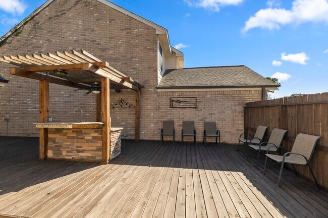 Building Photo - 8522 Scenic Green Dr