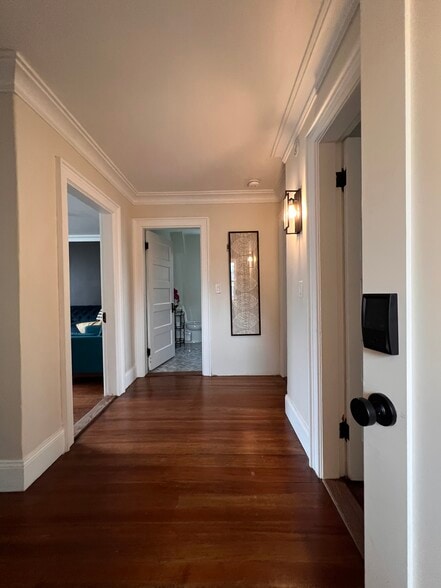 Building Photo - 13 Brinley St