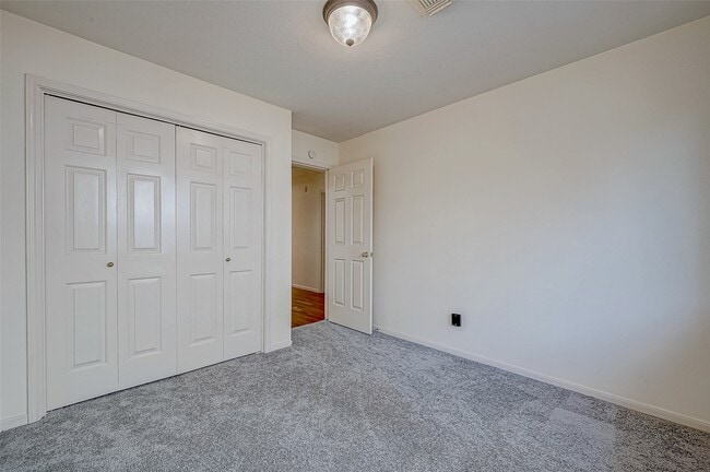 Building Photo - 7030 River Garden Dr