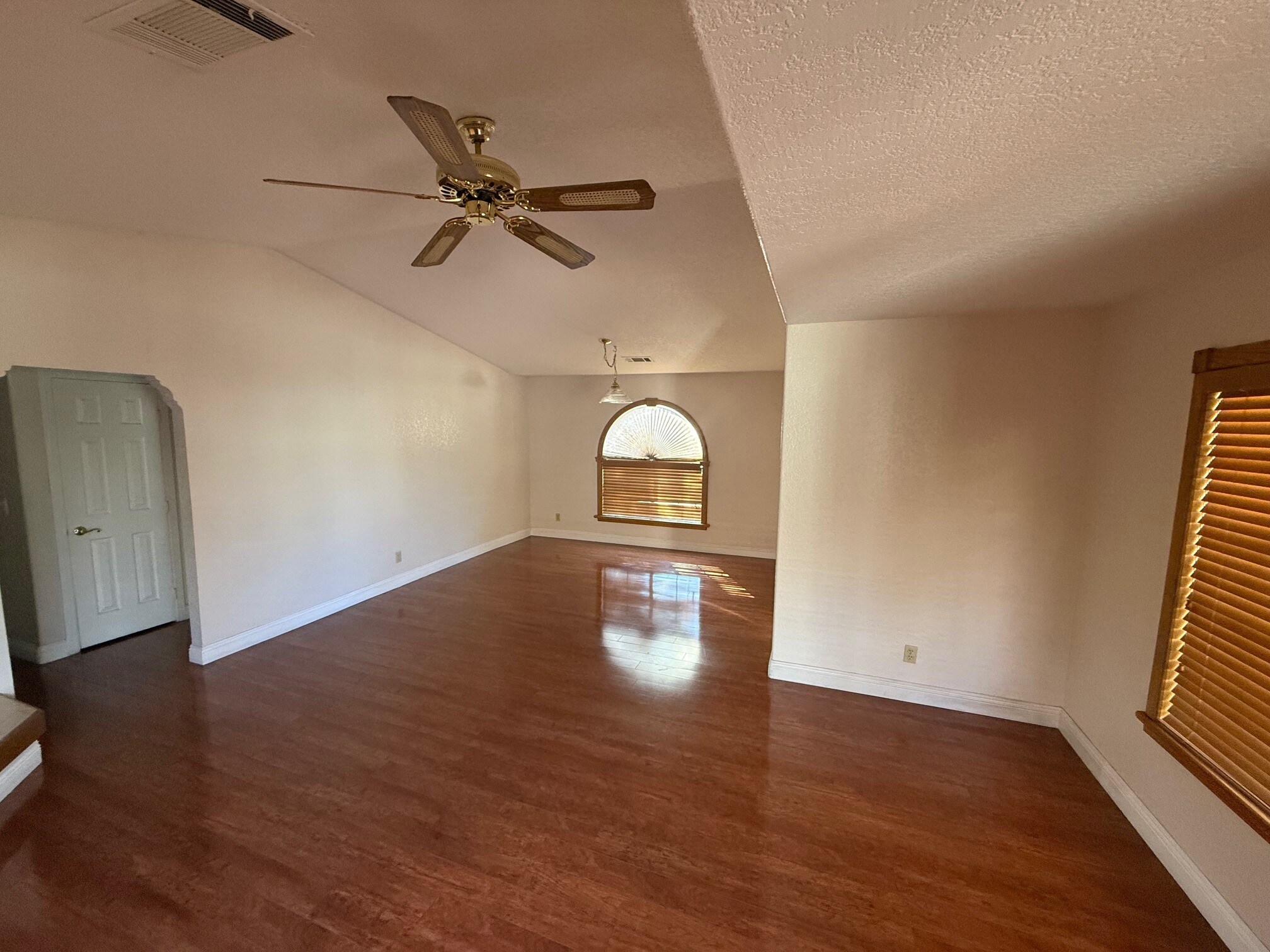 Building Photo - 1409 Santa Margarita St