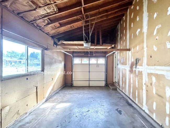 Building Photo - 1418 Luna Dr