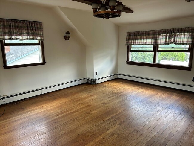 Building Photo - 114 Elmwood St