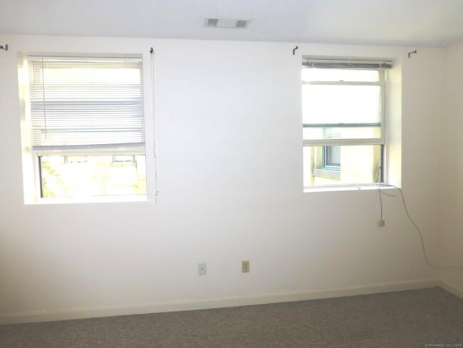 Building Photo - 221 Judd Square