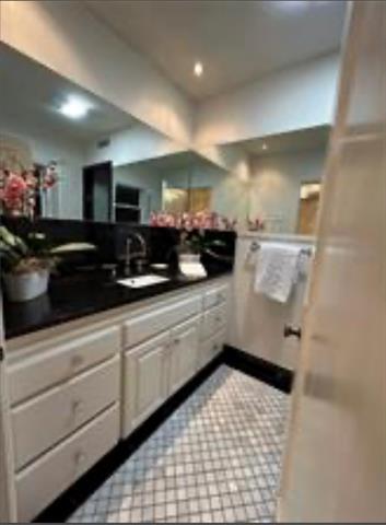 Building Photo - 4106 University Blvd